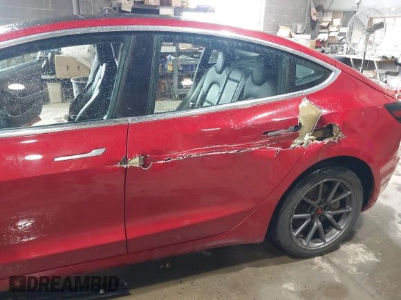 2020 Tesla Model 3 Standard Range Plus z VIN 5YJ3E1EA2LF705670, wystawiony jako IAAI lot #41572352 z przebiegiem 99 980 mil mil oraz . Historia ofert i sprzedaży dostępna na DreamBid. Obrazek 6.