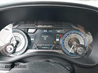 2022 Ram 1500 Limited z VIN 1C6SRFHM6NN134716, wystawiony jako IAAI lot #42250431 z przebiegiem 12 051 mil mil oraz . Historia ofert i sprzedaży dostępna na DreamBid. Obrazek 7.