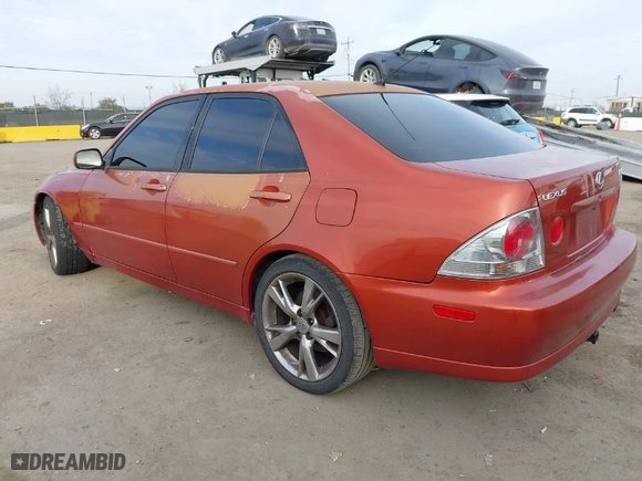 2001 Lexus IS 300 with VIN JTHBD182110022808, listed as a IAAI auction lot 41390261 with 252,585 mi miles. Bid and sale history available at carsss.com. Image 3.