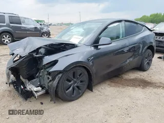 2025 Tesla Model Y Long Range with VIN 7SAYGDED7SA373235, listed as a IAAI auction lot 42100950 with 650 mi miles and . Bid and sale history available at DreamBid. Image 2.