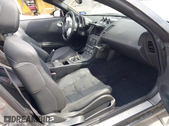 2004 Nissan 350Z Touring z VIN JN1AZ36A14M253275, wystawiony jako IAAI lot #42181345 z przebiegiem 63 886 mil mil oraz . Historia ofert i sprzedaży dostępna na DreamBid. Obrazek 5.