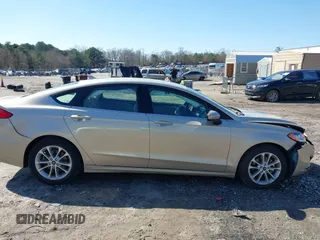 2019 Ford Fusion SE with VIN 3FA6P0HD1KR267041, listed as a IAAI auction lot 41591062 with 29,047 mi miles. Bid and sale history available at carsss.com. Image 13.