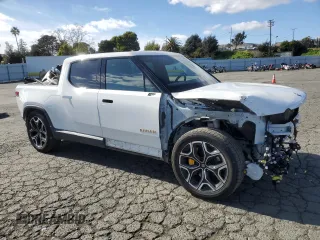 2022 Rivian R1T Launch Edition with VIN 7FCTGAAL7NN005563, listed as a Copart auction lot 47476365 with 39,805 mi miles and Salvage Title. Bid and sale history available at DreamBid. Image 4.