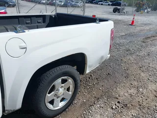 2009 Chevrolet Colorado LT w/1LT with VIN 1GCCS139798140777, listed as a IAAI auction lot 41993994 with 178,427 mi miles. Bid and sale history available at carsss.com. Image 6.