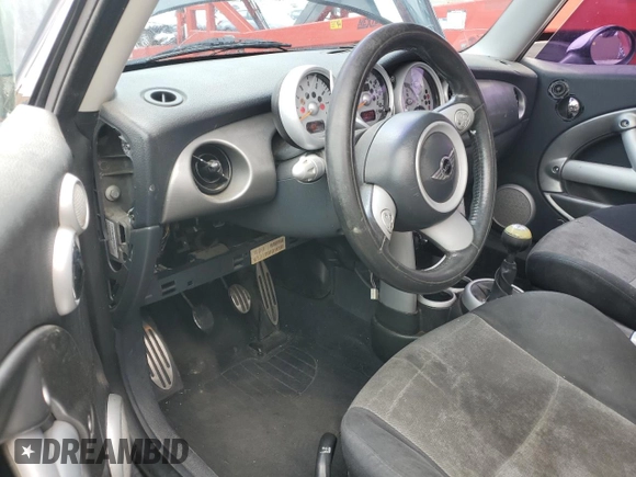 2005 MINI Hardtop S с VIN WMWRE33455TD92892, выставлен на аукционе Copart как лот 47992575 с пробегом 254 016 миль миль и Чистый • Clean title. История ставок и продаж доступна на DreamBid. Изображение 8.