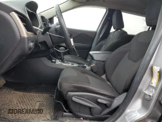 2017 Jeep Cherokee Latitude with VIN 1C4PJMCS8HW576654, listed as a Copart auction lot 50926095 with 47,656 mi miles and Salvage Title. Bid and sale history available at DreamBid. Image 7.