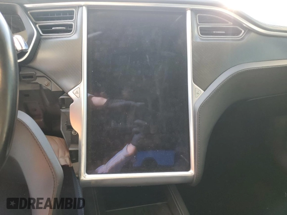 2014 Tesla Model S 60 с VIN 5YJSA1H16EFP40654, выставлен на аукционе Copart как лот 72070974 с пробегом Не указан миль и Списание • Salvage title. История ставок и продаж доступна на DreamBid. Изображение 9.
