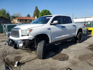 2012 Toyota Tundra z VIN 5TFDW5F13CX244699, wystawiony jako Copart lot #57882465 z przebiegiem 214 004 mil mil oraz Szkoda całkowita • Salvage title. Historia ofert i sprzedaży dostępna na DreamBid. Obrazek 1.