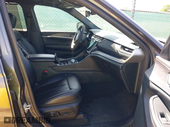 2024 Jeep Grand Cherokee Limited with VIN 1C4RJKBG5R8603504, listed as a IAAI auction lot 41993298 with 33,670 mi miles and . Bid and sale history available at DreamBid. Image 5.
