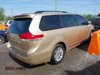 2013 Toyota Sienna XLE AAS with VIN 5TDYK3DC5DS331291, listed as a IAAI auction lot 42090586 with 176,711 mi miles and . Bid and sale history available at carsss.com. Image 4.