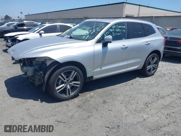 2020 Volvo XC60 Momentum z VIN YV4102DK8L1429104, wystawiony jako IAAI lot #42432652 z przebiegiem 35 429 mil mil oraz . Historia ofert i sprzedaży dostępna na DreamBid. Obrazek 2.