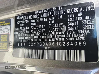 2017 Kia Sorento LX z VIN 5XYPGDA36HG284069, wystawiony jako Copart lot #56899345 z przebiegiem 106 724 mil mil oraz Czysty tytuł • Clean title. Historia ofert i sprzedaży dostępna na DreamBid. Obrazek 13.