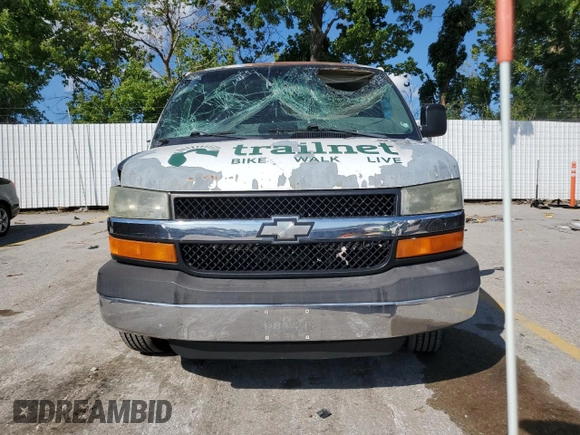 2003 Chevrolet Express Passenger with VIN 1GAHG39UX31231081, listed as a Copart auction lot 62132445 with 207,650 mi miles and Salvage title. Bid and sale history available at DreamBid. Image 5.