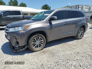 2017 Toyota Highlander XLE with VIN 5TDKZRFH5HS510417, listed as a Copart auction lot 58027575 with 160,744 mi miles and Salvage title. Bid and sale history available at DreamBid. Image 1.