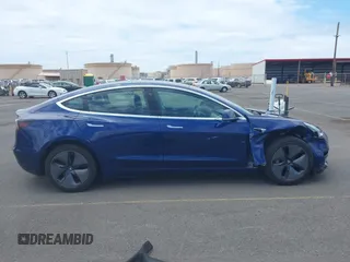 2018 Tesla Model 3 Long Range Battery z VIN 5YJ3E1EA6JF160859, wystawiony jako IAAI lot #42149636 z przebiegiem 81 159 mil mil oraz . Historia ofert i sprzedaży dostępna na DreamBid. Obrazek 13.