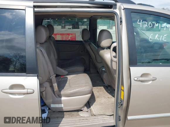 2005 Toyota Sienna XLE with VIN 5TDBA22CX5S049025, listed as a IAAI auction lot 42071795 with 237,858 mi miles. Bid and sale history available at carsss.com. Image 8.