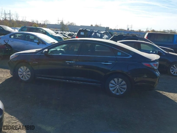 2016 Hyundai Sonata Hybrid SE with VIN KMHE24L18GA025983, listed as a IAAI auction lot 40744389 with 273,988 mi miles. Bid and sale history available at carsss.com. Image 15.
