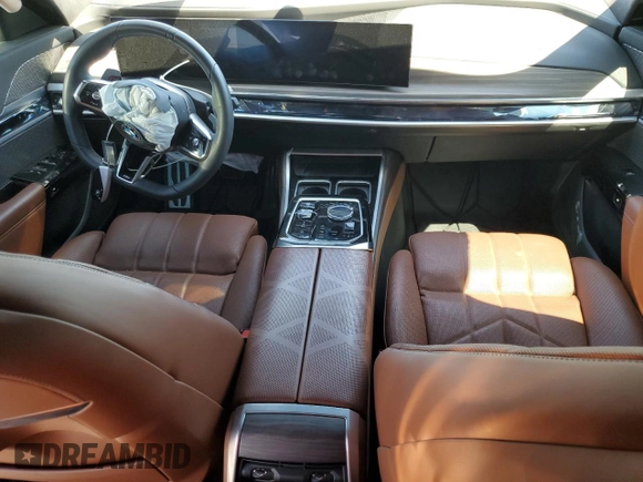 2023 BMW 7 Series 740i z VIN WBA23EH05PCN58157, wystawiony jako Copart lot #49460585 z przebiegiem Nie podano mil oraz Szkoda całkowita • Salvage title. Historia ofert i sprzedaży dostępna na DreamBid. Obrazek 8.