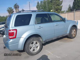 2008 Ford Escape Hybrid с VIN 1FMCU59H08KE47320, выставлен на аукционе IAAI как лот 42520315 с пробегом 278 075 миль миль и . История ставок и продаж доступна на DreamBid. Изображение 4.
