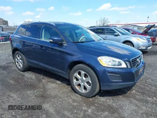 2013 Volvo XC60 3.2L z VIN YV4940DZXD2419193, wystawiony jako IAAI lot #41871048 z przebiegiem 104 934 mil mil oraz . Historia ofert i sprzedaży dostępna na DreamBid. Obrazek 1.