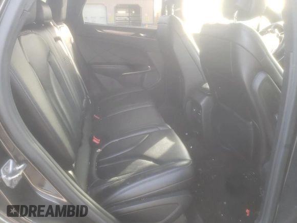 2017 Lincoln MKC Premiere z VIN 5LMCJ1D90HUL28606, wystawiony jako Copart lot #44211405 z przebiegiem 110 804 mil mil oraz Szkoda całkowita • Salvage title. Historia ofert i sprzedaży dostępna na DreamBid. Obrazek 11.