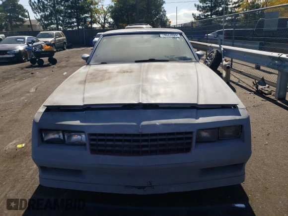 1981 Chevrolet Monte Carlo z VIN 1G1AZ37J9BK431804, wystawiony jako Copart lot #76023804 z przebiegiem 68 941 mil mil oraz Tytuł czysty. Historia ofert i sprzedaży dostępna na DreamBid. Obrazek 5.