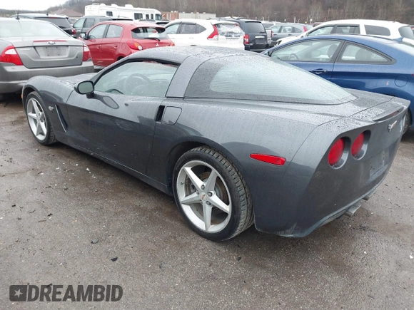 2013 Chevrolet Corvette 1LT z VIN 1G1YE2DW6D5109028, wystawiony jako IAAI lot #41100665 z przebiegiem 32 095 mil mil oraz . Historia ofert i sprzedaży dostępna na DreamBid. Obrazek 3.
