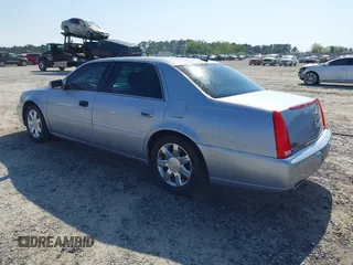 2006 Cadillac DTS 1SD z VIN 1G6KD57Y86U110272, wystawiony jako IAAI lot #42059673 z przebiegiem 147 610 mil mil oraz . Historia ofert i sprzedaży dostępna na DreamBid. Obrazek 3.