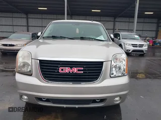 2008 GMC Yukon SLT w/4SB with VIN 1GKFC13J38R163765, listed as a IAAI auction lot 41568670 with 238,341 mi miles. Bid and sale history available at carsss.com. Image 6.