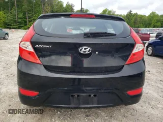 2013 Hyundai Accent GS z VIN KMHCT5AE3DU138539, wystawiony jako Copart lot #57944965 z przebiegiem Nie podano mil oraz Czysty tytuł • Clean title. Historia ofert i sprzedaży dostępna na DreamBid. Obrazek 6.