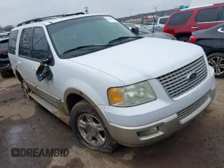 2005 Ford Expedition Eddie Bauer with VIN 1FMFU17585LA25879, listed as a IAAI auction lot 41694118 with 196,715 mi miles. Bid and sale history available at carsss.com. Image 1.