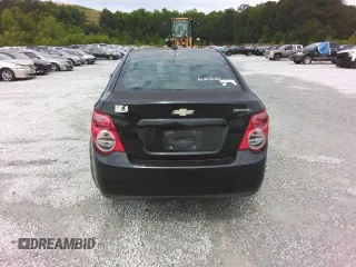 2015 Chevrolet Sonic LS z VIN 1G1JA5SH1F4135192, wystawiony jako Copart lot #56203965 z przebiegiem 194 345 mil mil oraz Czysty tytuł • Clean title. Historia ofert i sprzedaży dostępna na DreamBid. Obrazek 6.