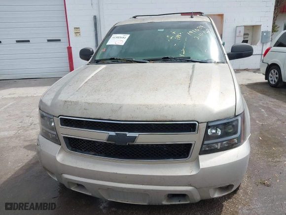 2009 Chevrolet Suburban LS with VIN 1GNFC16069R191034, listed as a IAAI auction lot 41583684 with 195,900 mi miles. Bid and sale history available at carsss.com. Image 6.