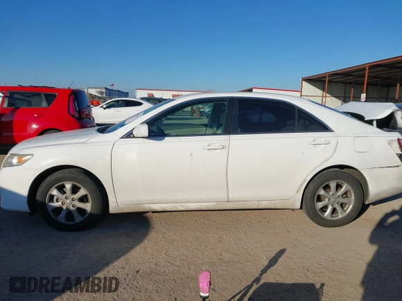 2011 Toyota Camry LE z VIN 4T4BF3EK4BR201724, wystawiony jako IAAI lot #41151679 z przebiegiem 155 972 mil mil oraz . Historia ofert i sprzedaży dostępna na DreamBid. Obrazek 14.