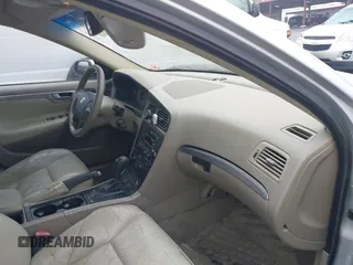2004 Volvo V70 z VIN YV1SW53DX42386255, wystawiony jako IAAI lot #42291183 z przebiegiem 213 734 mil mil oraz . Historia ofert i sprzedaży dostępna na DreamBid. Obrazek 5.
