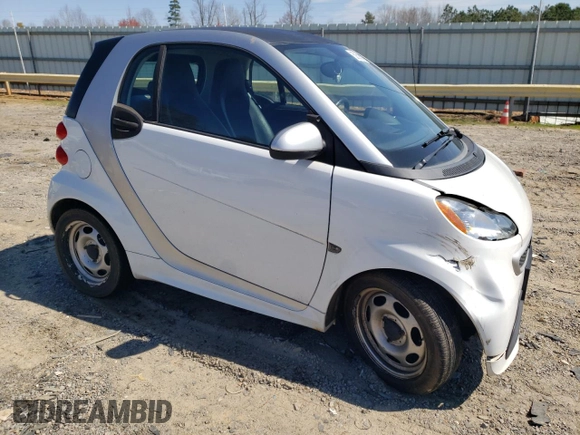 2015 Smart fortwo Passion z VIN WMEEJ3BA3FK809467, wystawiony jako Copart lot #50590865 z przebiegiem 83 821 mil mil oraz Szkody całkowita. Historia ofert i sprzedaży dostępna na DreamBid. Obrazek 4.