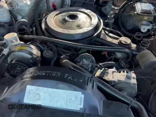 1988 Chevrolet Caprice z VIN 1G1BN81Y8JR214558, wystawiony jako Copart lot #59442205 z przebiegiem 89 217 mil mil oraz Czysty tytuł • Clean title. Historia ofert i sprzedaży dostępna na DreamBid. Obrazek 11.