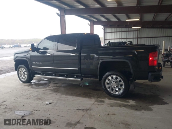2017 GMC Sierra 2500HD Denali z VIN 1GT12UEY8HF222623, wystawiony jako IAAI lot #41985737 z przebiegiem 133 683 mil mil oraz . Historia ofert i sprzedaży dostępna na DreamBid. Obrazek 14.