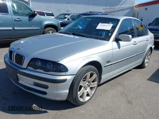 2000 BMW 3 Series 328i with VIN WBAAM5340YFR20334, listed as a IAAI auction lot 41682373 with 195,336 mi miles. Bid and sale history available at carsss.com. Image 2.