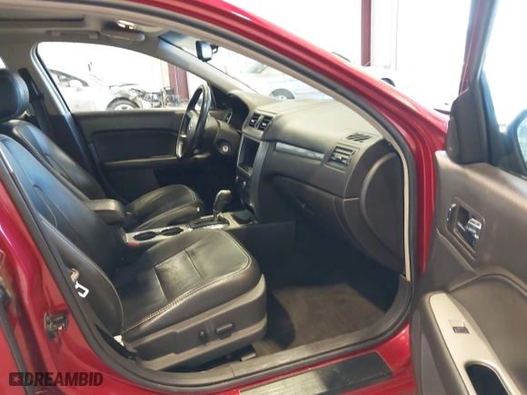 2011 Ford Fusion Hybrid with VIN 3FADP0L33BR155315, listed as a IAAI auction lot 41871715 with 197,345 mi miles. Bid and sale history available at carsss.com. Image 5.