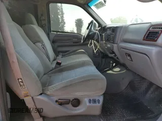 2000 Ford F-350 XL with VIN 1FTSW31FXYEB40549, listed as a Copart auction lot 46913195 with 227,408 mi miles and Salvage Title. Bid and sale history available at DreamBid. Image 5.