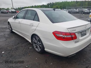 2010 Mercedes-Benz E-Class E 550 Luxury with VIN WDDHF9AB3AA182879, listed as a IAAI auction lot 41971226 with 144,192 mi miles. Bid and sale history available at carsss.com. Image 3.