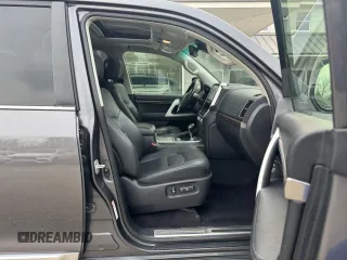 2017 Toyota Land Cruiser z VIN JTMCY7AJ5H4049172, wystawiony jako Copart lot #51363615 z przebiegiem 204 444 mil mil oraz Tytuł czysty. Historia ofert i sprzedaży dostępna na DreamBid. Obrazek 5.