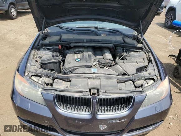 2007 BMW 3 Series 328i z VIN WBAVS13587FX15951, wystawiony jako Copart lot #61457175 z przebiegiem 153 167 mil mil oraz Czysty tytuł • Clean title. Historia ofert i sprzedaży dostępna na DreamBid. Obrazek 11.