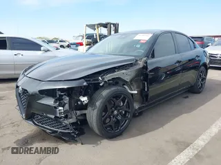 2021 Alfa Romeo Giulia z VIN ZARFAMAN1M7648894, wystawiony jako IAAI lot #41589364 z przebiegiem 22 381 mil mil oraz . Historia ofert i sprzedaży dostępna na DreamBid. Obrazek 18.