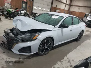 2025 Nissan Altima SR with VIN 1N4BL4CV8SN336988, listed as a IAAI auction lot 41807447 with 5,263 mi miles and . Bid and sale history available at DreamBid. Image 2.