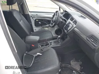 2023 Volkswagen Tiguan SE z VIN 3VV2B7AX8PM062519, wystawiony jako IAAI lot #41541819 z przebiegiem 93 873 mil mil oraz . Historia ofert i sprzedaży dostępna na DreamBid. Obrazek 5.