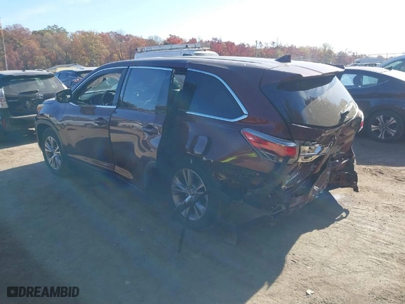 2016 Toyota Highlander LE with VIN 5TDBKRFH8GS325300, listed as a IAAI auction lot 40781984 with 187,893 mi miles. Bid and sale history available at carsss.com. Image 3.