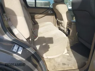 2005 Nissan Pathfinder SE z VIN 5N1AR18W95C765573, wystawiony jako IAAI lot #41732127 z przebiegiem 294 980 mil mil oraz . Historia ofert i sprzedaży dostępna na DreamBid. Obrazek 8.