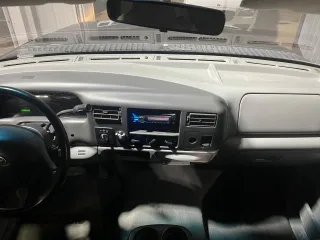 2003 Ford F-350 XL с VIN 1FTSW31P13ED34095, выставлен на аукционе Copart как лот 42967325 с пробегом 198 305 миль миль и Списание • Salvage title. История ставок и продаж доступна на DreamBid. Изображение 9.